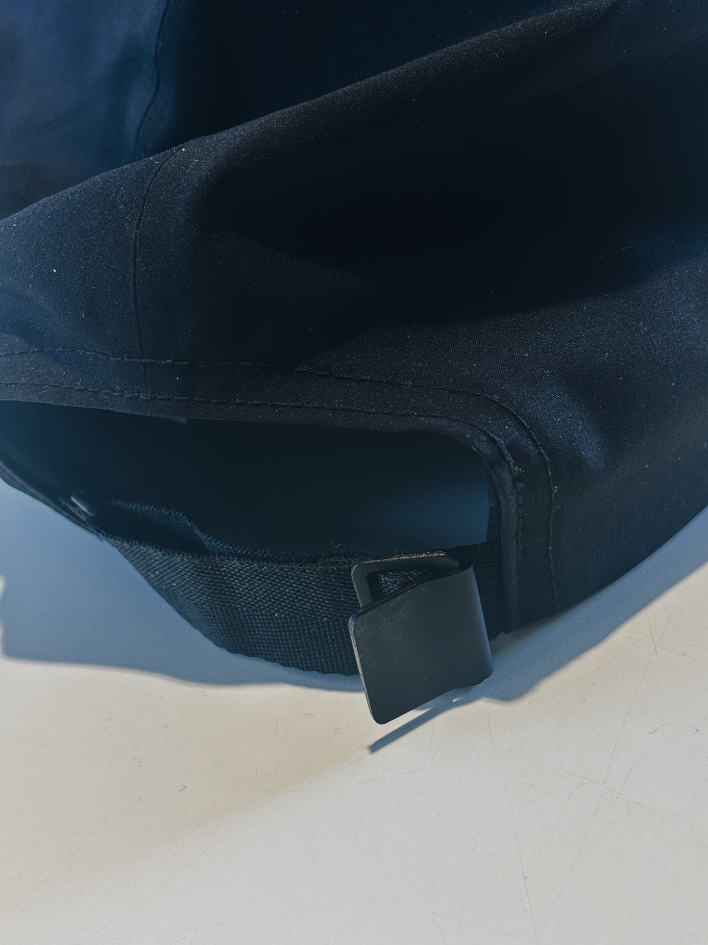 DAY BY DAY #10 — CASQUETTE EN NYLON
