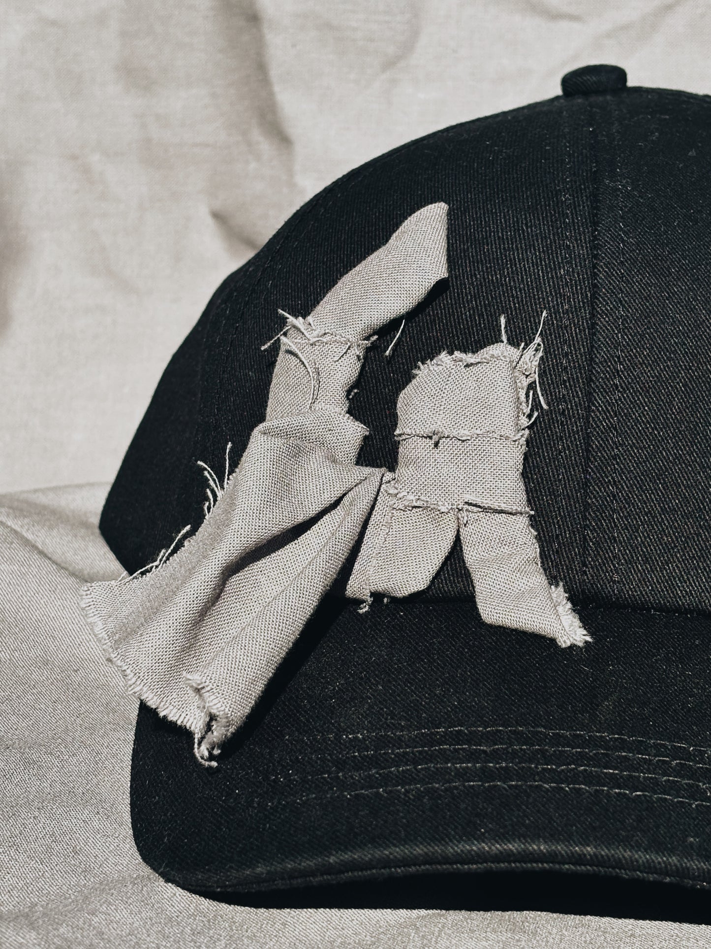 DAY BY DAY #7 — CASQUETTE RETRAVAILLÉE 100% À LA MAIN