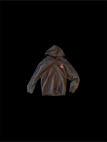 DAY BY DAY #5 — SWEAT À CAPUCHE RETRAVAILLÉ À LA MAIN